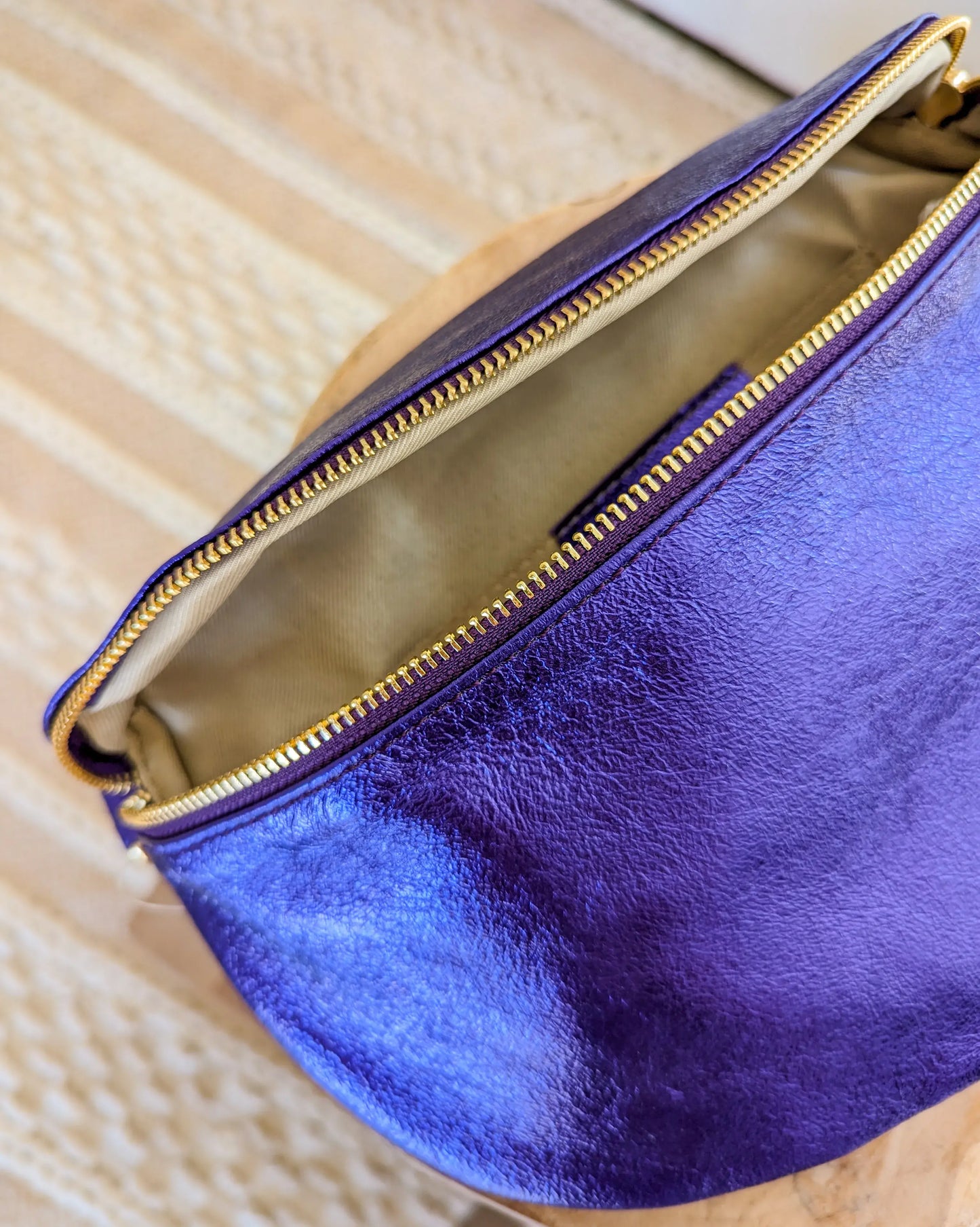 Sac banane XL en cuir irisé - Jacob violet foncé