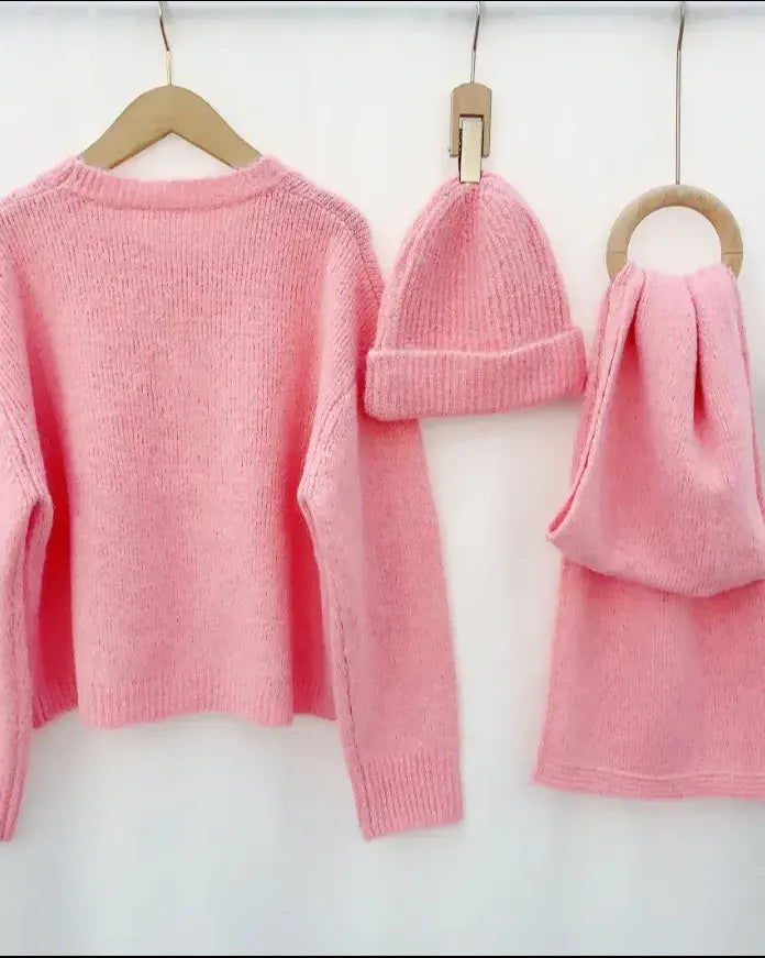 Ensemble pull, bonnet, écharpe coeur - rose